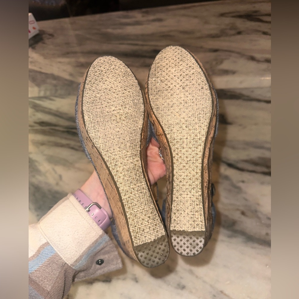 Tom’s Size 8 Women’s Blue Denim‎ Cork Wedge Strappy Peep Toe Sandals - Picture 8 of 11